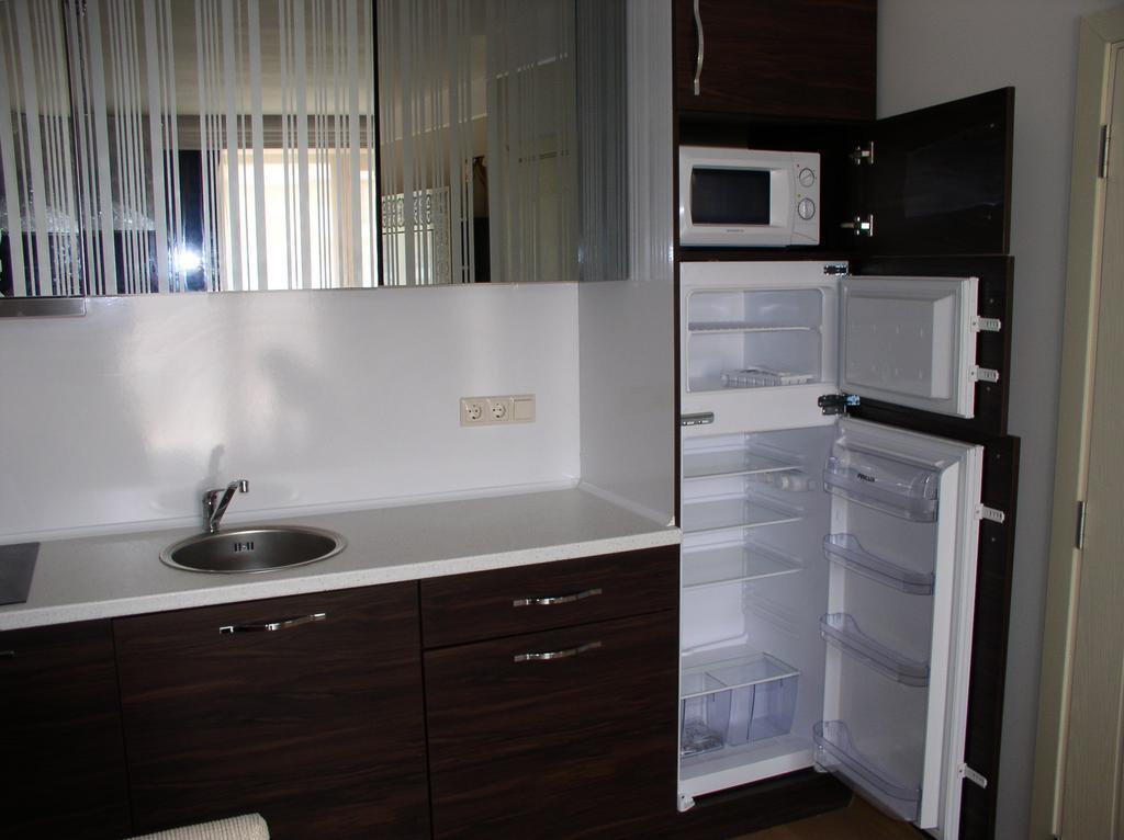 סאני ביץ' Lvv Palace Apartment מראה חיצוני תמונה