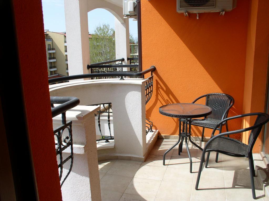 סאני ביץ' Lvv Palace Apartment מראה חיצוני תמונה