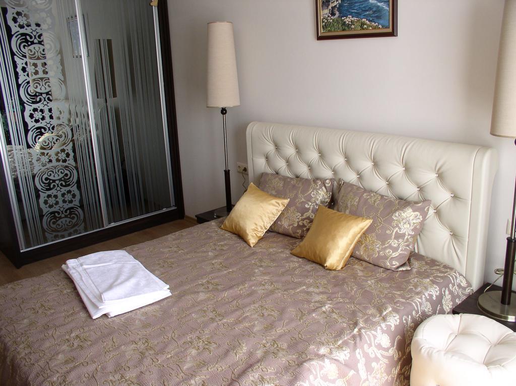 סאני ביץ' Lvv Palace Apartment מראה חיצוני תמונה