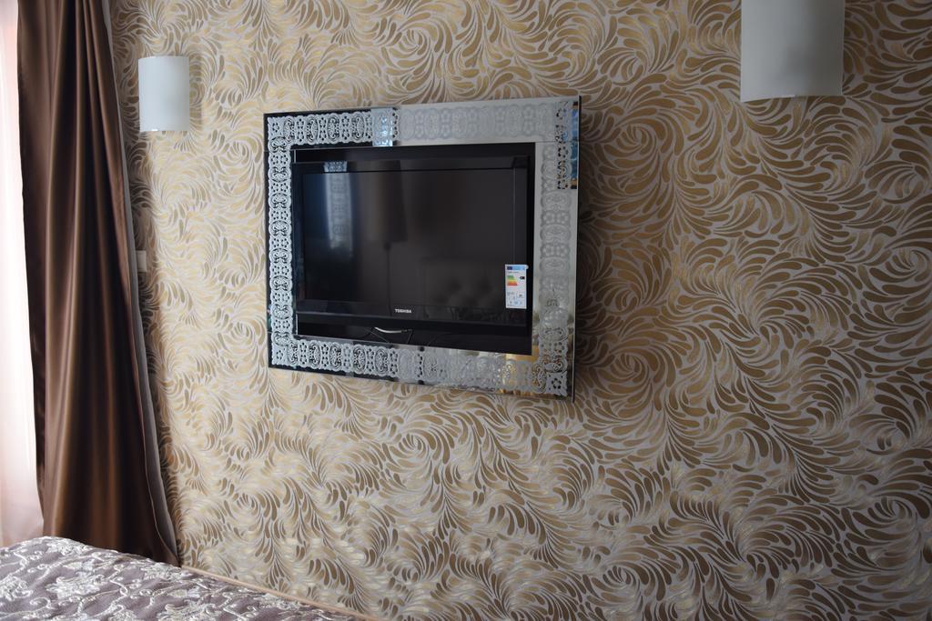 סאני ביץ' Lvv Palace Apartment מראה חיצוני תמונה