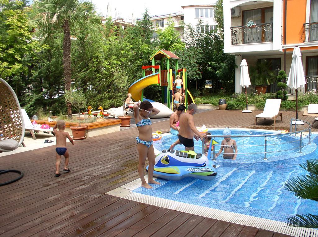 סאני ביץ' Lvv Palace Apartment מראה חיצוני תמונה