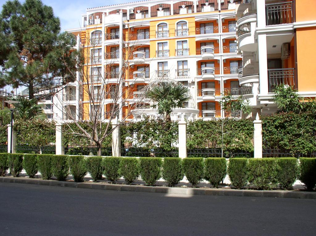 סאני ביץ' Lvv Palace Apartment מראה חיצוני תמונה