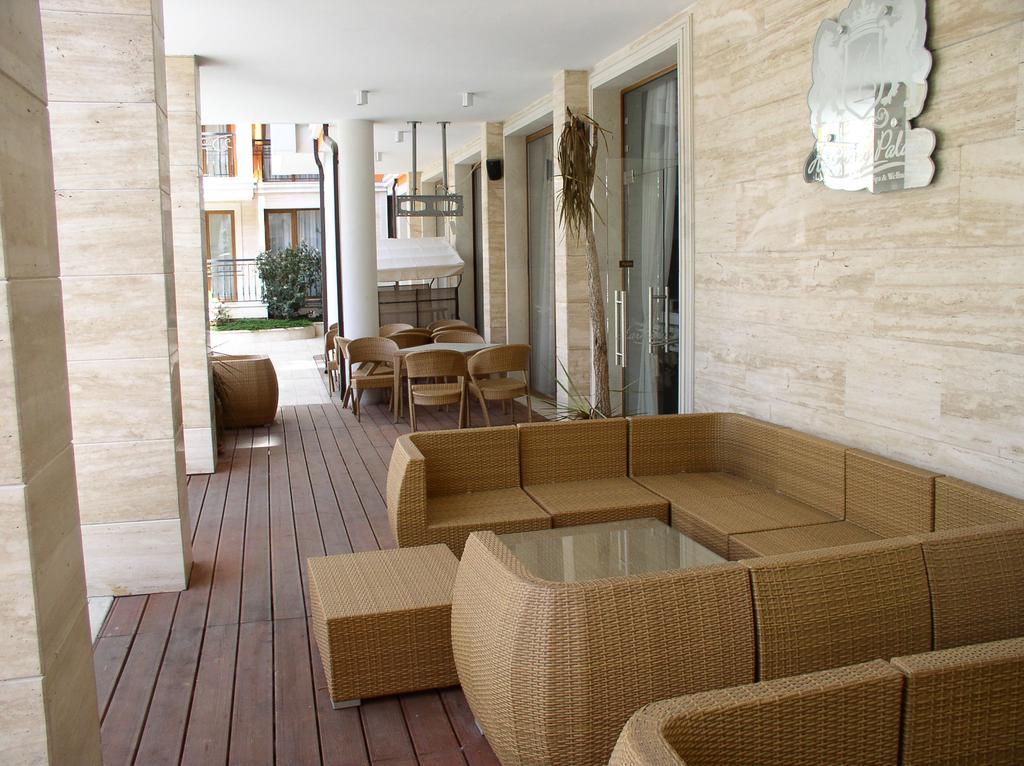 סאני ביץ' Lvv Palace Apartment מראה חיצוני תמונה